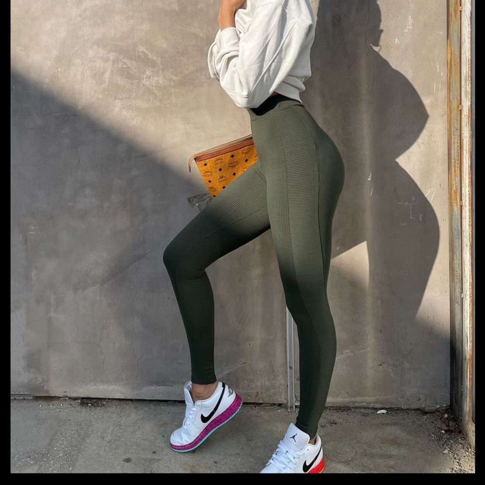 Naked wardrobe snatched to the side leggings